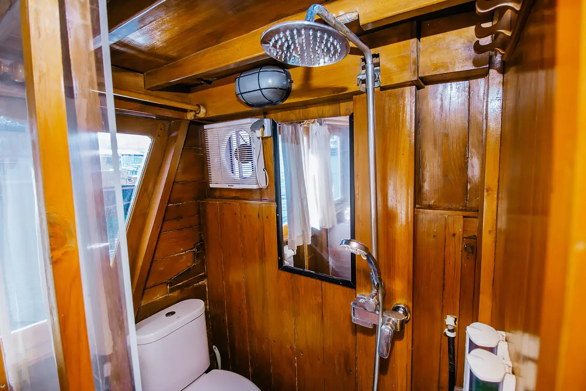 White Pearl Master Suite - Image 1